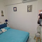 Cozy With Terrace And Shared Pool Apartman