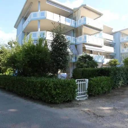 Daire Cozy With Terrace And Shared Pool Bibione