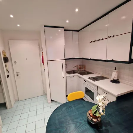 Cozy With Terrace And Shared Pool Apartment *